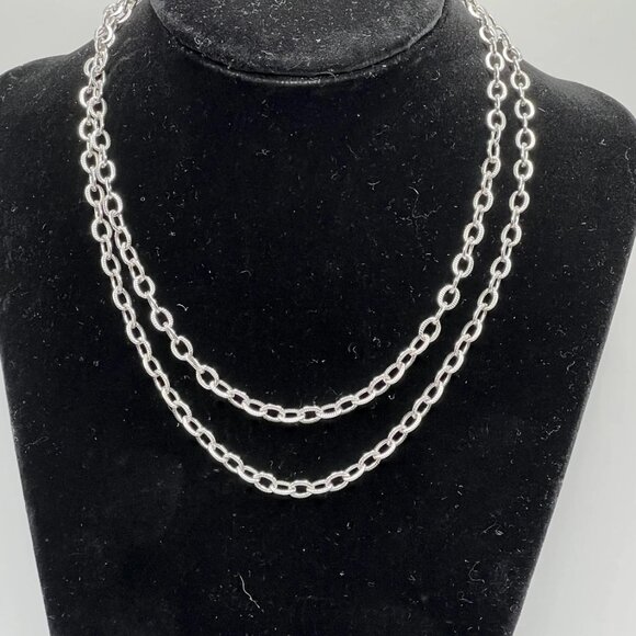 Vintage Sarah Coventry Jewelry. Long silver tone stamped chain. 30” adjustable - Picture 9 of 9